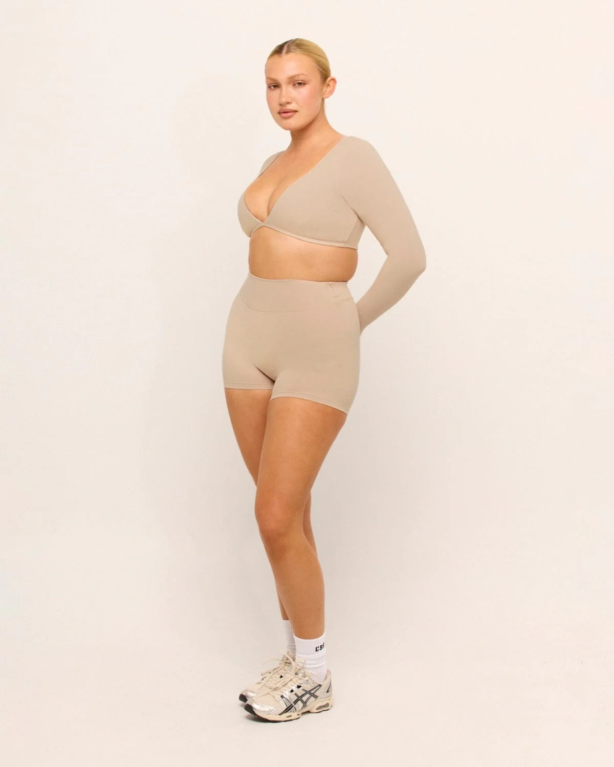 Form Invisible Scrunch Shorts 4" | Fawn - Image 5
