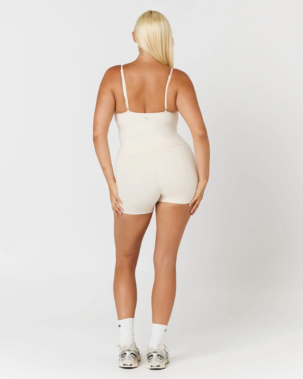 Form Invisible Scrunch Shorts 4" | Vanilla - Image 5
