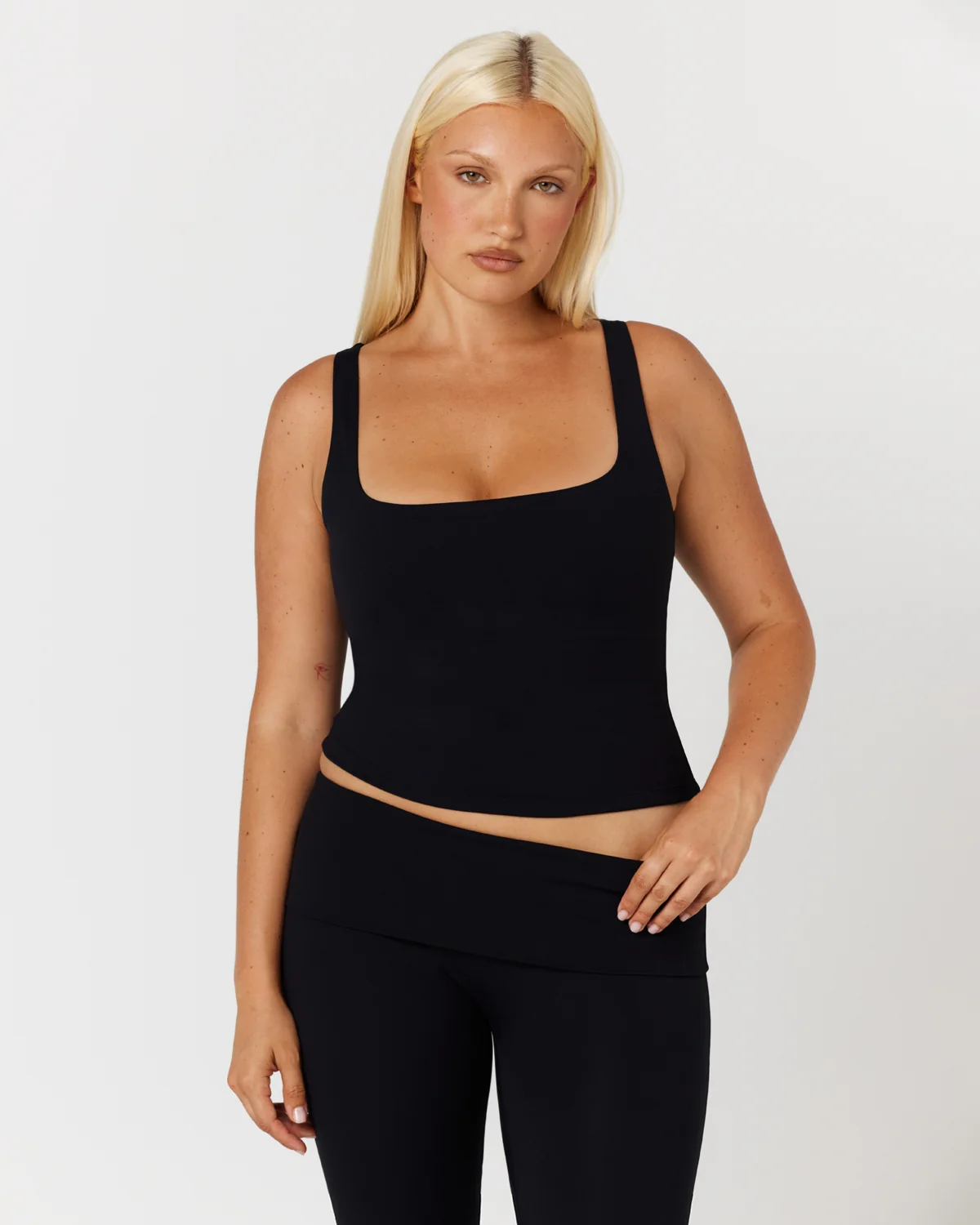 Form Scoop Tank | Black - Image 5